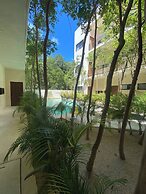 Great 3 Bedroom Apartment and Private Pool!