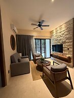 Great 3 Bedroom Apartment and Private Pool!