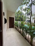 Great 3 Bedroom Apartment and Private Pool!