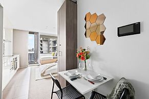 Cozy Studio Near Southern Cross With City Views