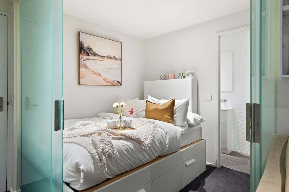A Cozy CBD Studio Near Melbourne Central