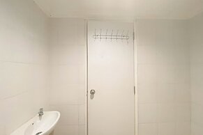 Simple White Accent Studio At Apartment Paltrow City