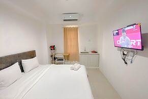 Simple White Accent Studio At Apartment Paltrow City