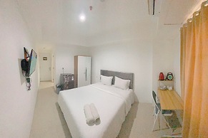 Simple White Accent Studio At Apartment Paltrow City
