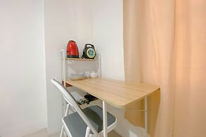 Simple White Accent Studio At Apartment Paltrow City