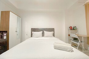 Simple White Accent Studio At Apartment Paltrow City