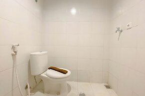 Simple White Accent Studio At Apartment Paltrow City