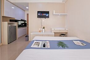 Comfy And Functional Studio At Apartment B Residence