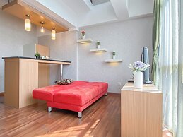 Contemporary Studio Loft Apartment At Park View Condominium