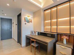 Modern Minimalist Studio Apartment At Collins Boulevard