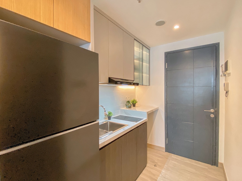 Modern Minimalist Studio Apartment At Collins Boulevard