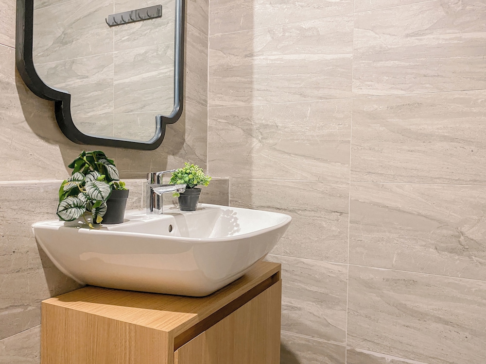 Modern Minimalist Studio Apartment At Collins Boulevard