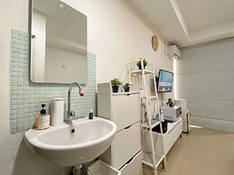 Cozy Studio (No Kitchen) At Belmont Residence Puri Apartment