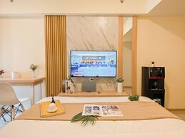 Warm Minimalist Studio Apartment Near Paramadina University At Meikart