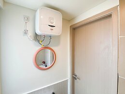Warm Minimalist Studio Apartment Near Paramadina University At Meikart