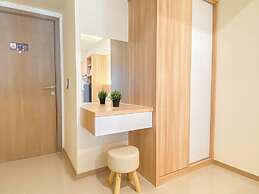 Warm Minimalist Studio Apartment Near Paramadina University At Meikart
