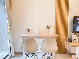 Warm Minimalist Studio Apartment Near Paramadina University At Meikart