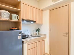 Warm Minimalist Studio Apartment Near Paramadina University At Meikart