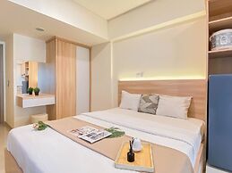 Warm Minimalist Studio Apartment Near Paramadina University At Meikart
