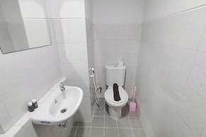 Modern Looking Studio Apartment At Suncity Residence
