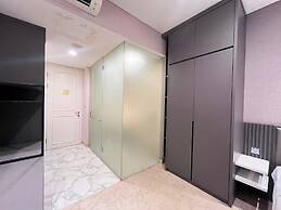 Minimalist Look Studio Apartment At Art Deco