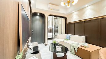 Stylish And Modern 2Br At Apartment Collins Boulevard