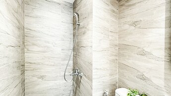 Stylish And Modern 2Br At Apartment Collins Boulevard
