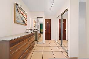 Waterside Flat With Garage and Easy Beach Access