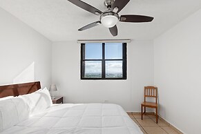 Waterside Flat With Garage and Easy Beach Access