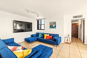 Waterside Flat With Garage and Easy Beach Access