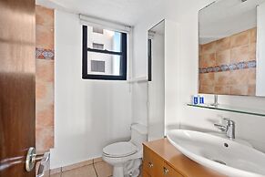 Waterside Flat With Garage and Easy Beach Access