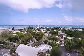 Waterside Flat With Garage and Easy Beach Access