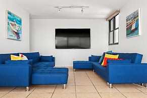 Waterside Flat With Garage and Easy Beach Access