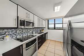 Waterside Flat With Garage and Easy Beach Access