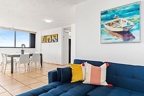Waterside Flat With Garage and Easy Beach Access