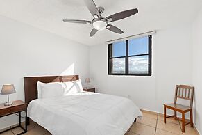 Waterside Flat With Garage and Easy Beach Access