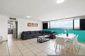 Waterside Flat With Garage and Easy Beach Access