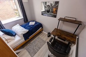 House - Sleeps 8 - Parking - Garden