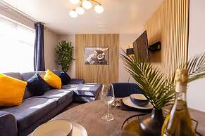 House - Sleeps 8 - Parking - Garden