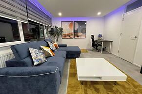 Apartment - Sleeps 6 - Parking - Wifi