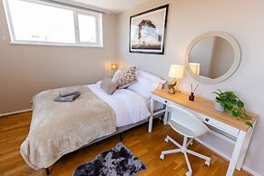 Apartment - Sleeps 6 - Parking - Wifi