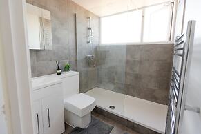 Apartment - Sleeps 6 - Parking - Wifi