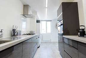 Apartment - Sleeps 6 - Parking - Wifi