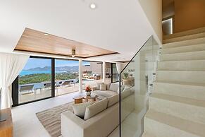 Villa Aroka 4 Bed Sea View KBR41