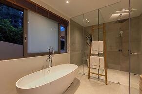 Villa Aroka 4 Bed Sea View KBR41