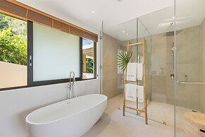 Villa Aroka 4 Bed Sea View KBR41