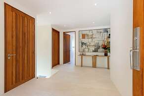 Villa Aroka 4 Bed Sea View KBR41
