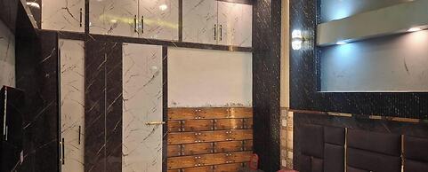 Pari Ac Restaurant & Hotel