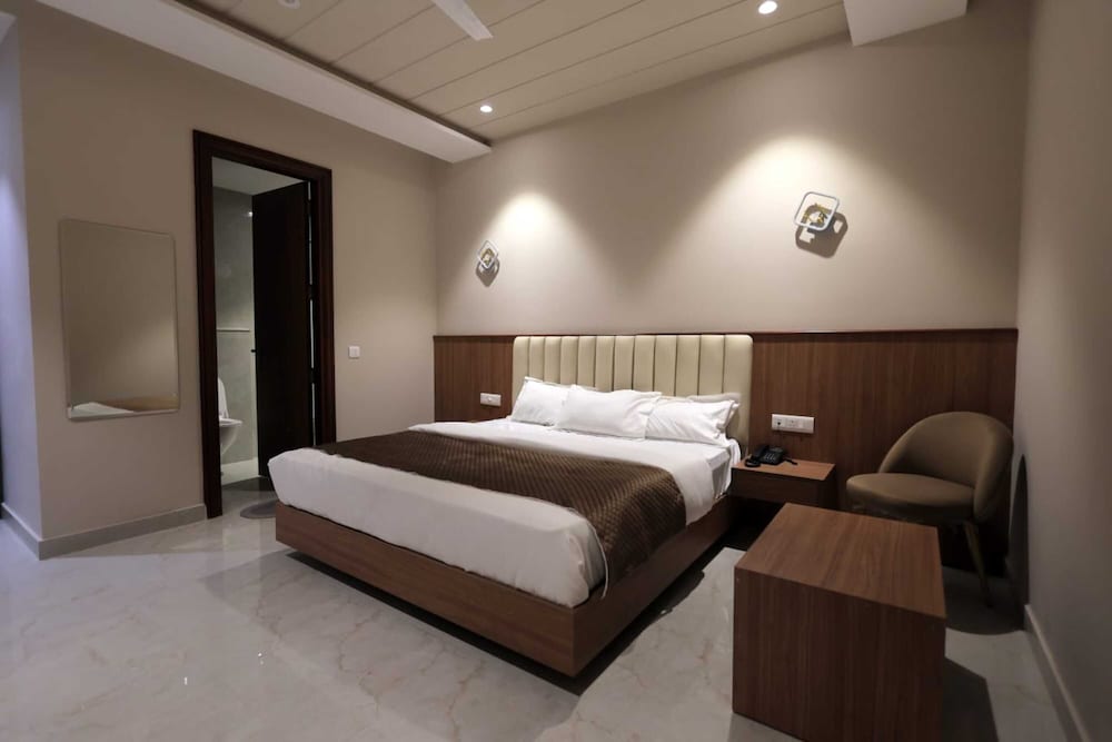 Pari Ac Restaurant & Hotel