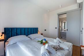 Villa Yana with Pool and Sea View